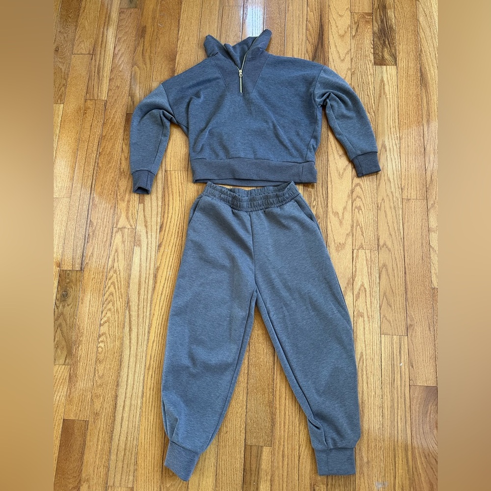 **SOLD ON DEPOP** Yogalicious Charcoal Jogger Set